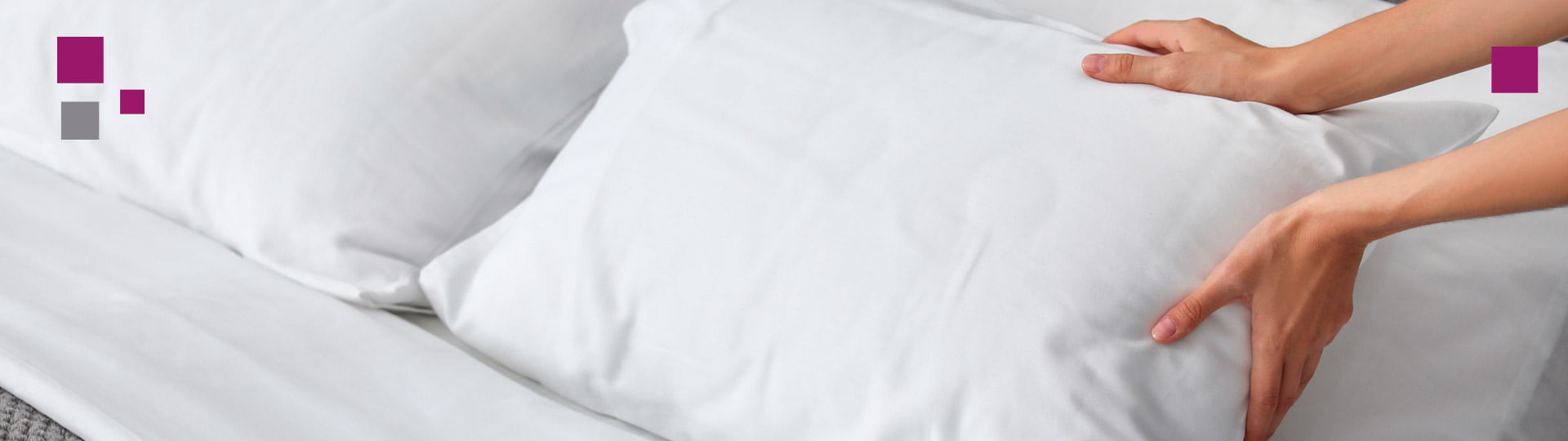 almohadas para habitaciones de hotel